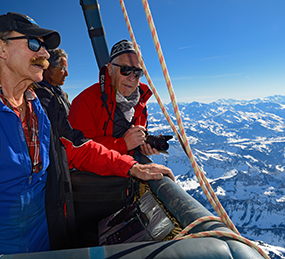 Schweben mit dem Heissluftballon über den Alpen